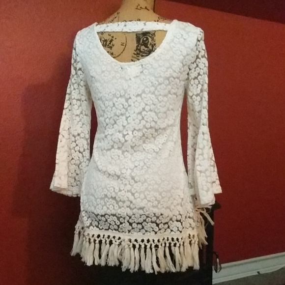 Gorgeous Ivory Tunic - Picture 2 of 3